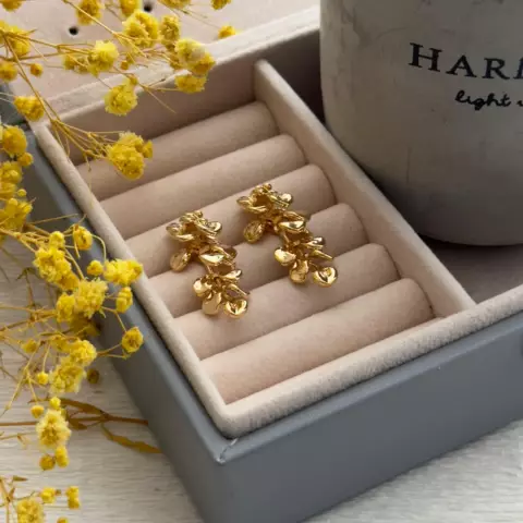 An image of a product called sallantılı çiçək sırğa