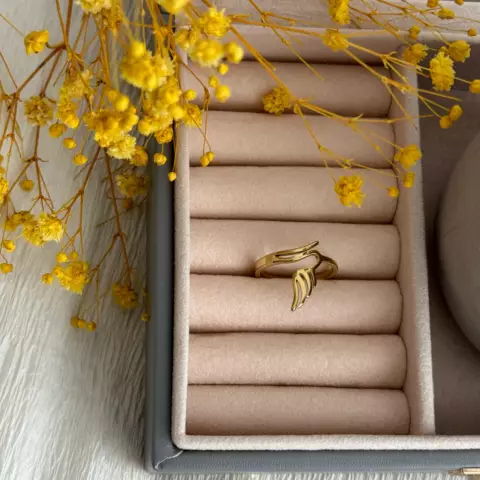 An image of a product called lələk detallı üzük