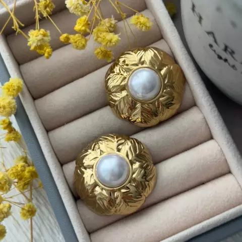 An image of a product called mirvari detallı qızılı sırğa