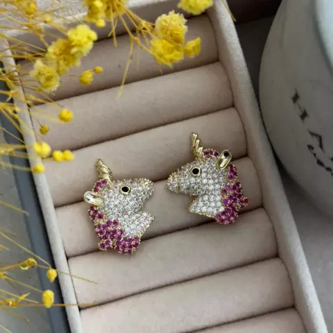 An image of a product called "unicorn" sırğa