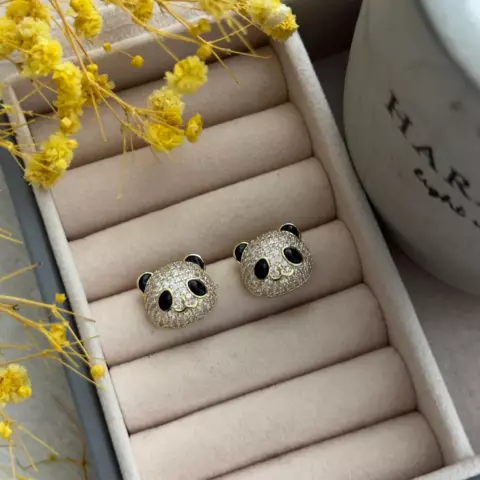 An image of a product called qızılı panda sırğa
