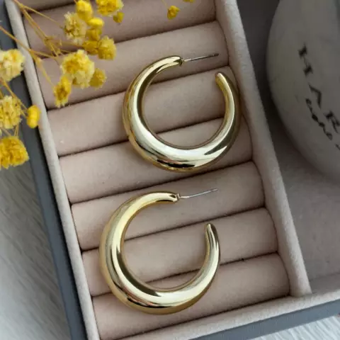 An image of a product called qızılı sırğa