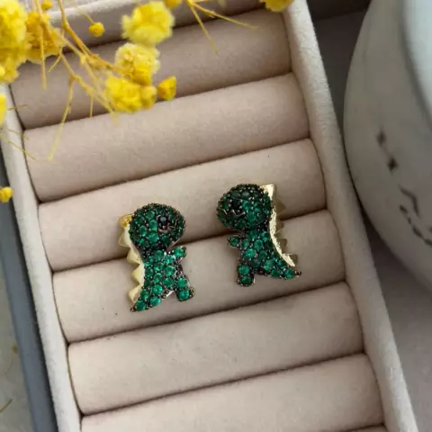 An image of a product called yaşıl qaşlı "dinozavr" sırğa