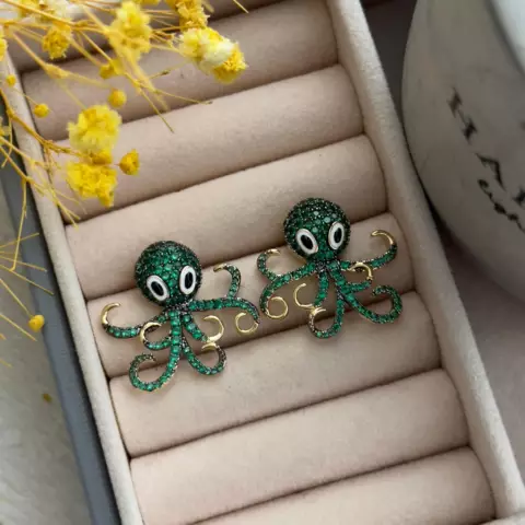 An image of a product called yaşıl qaşlı "oktapod" sırğa