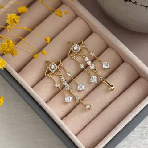 An image of a product called qızılı qaşlı sallantılı sırğa