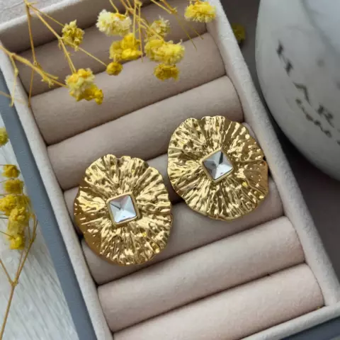 An image of a product called qızılı qaşlı sırğa