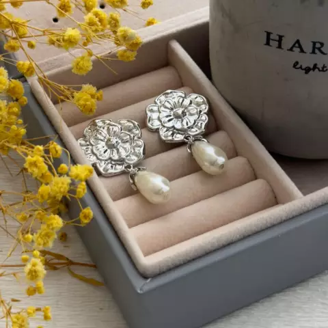 An image of a product called mirvarili çiçək sırğa
