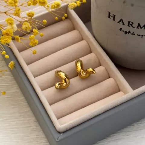 An image of a product called sırğa