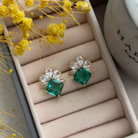 An image of a product called sırğa
