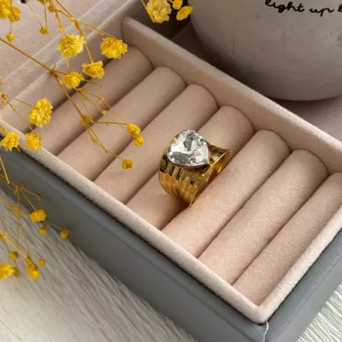 An image of a product called ürək qaş detallı polad üzük