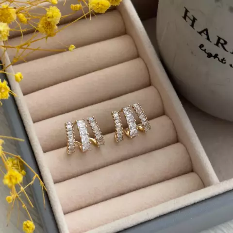 An image of a product called üçlü görünümlü sırğa