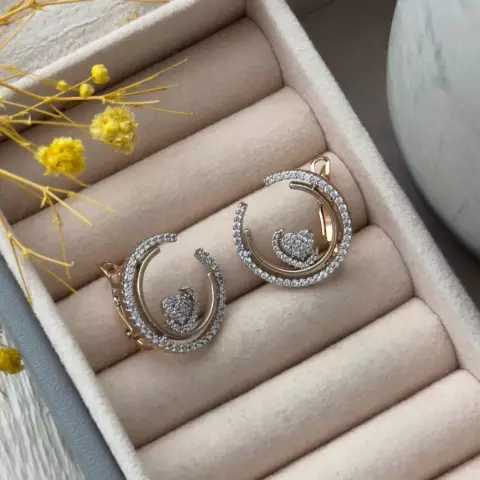 An image of a product called qaşlı qızılı sırğa