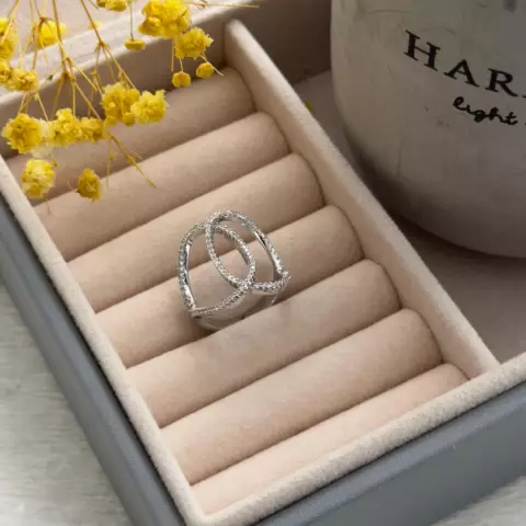 An image of a product called qaşlı gümüşü üzük
