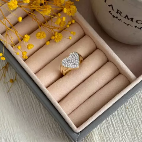 An image of a product called ürək detallı qaşlı üzük