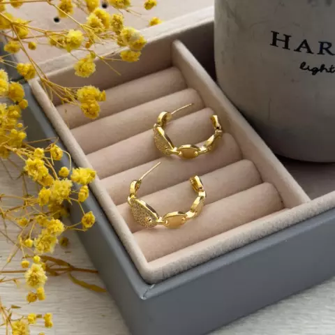 An image of a product called qaşlı yarımhalqa sırğa