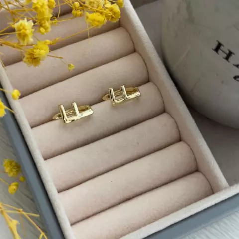 An image of a product called "f" sırğa