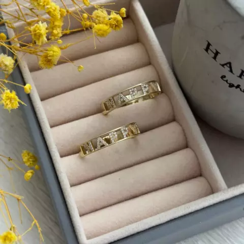 An image of a product called "happy" halqa sırğa