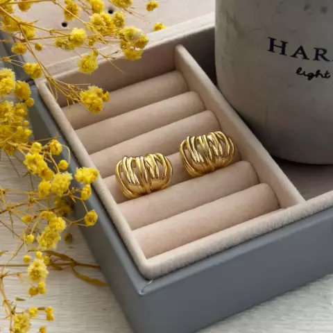 An image of a product called qızılı sırğa