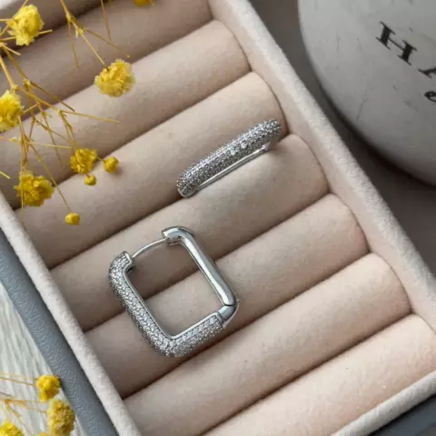 An image of a product called gümüşü qaşlı sırğa