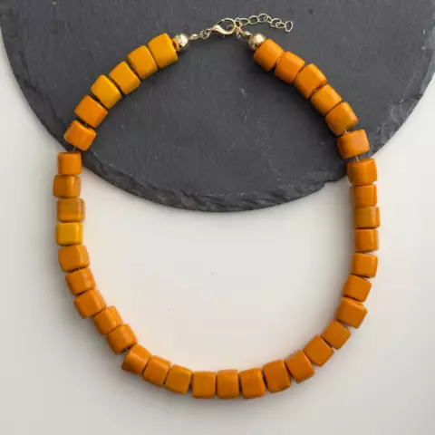 An image of a product called təbii daş boyunbağı