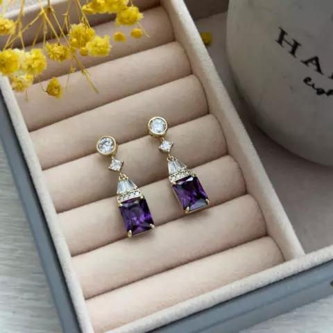 An image of a product called bənövşəyi qaşlı sırğa
