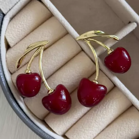 vişnə sırğa