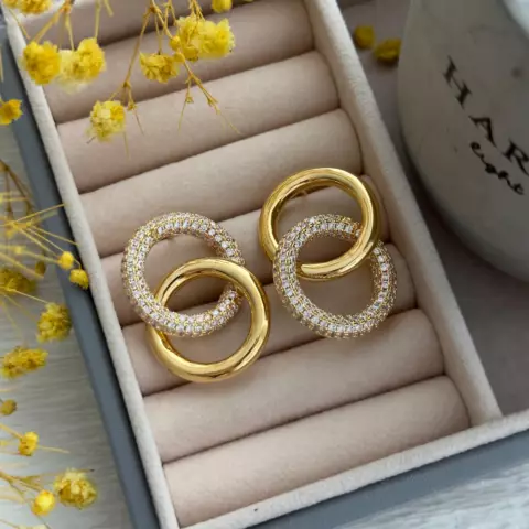 An image of a product called qızılı qaşlı keçirmə sırğa
