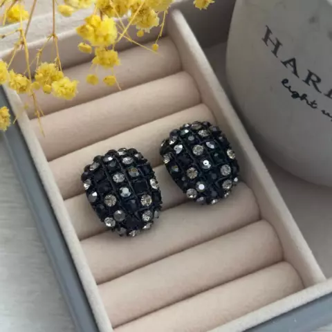 An image of a product called qara qaşlı sırğa