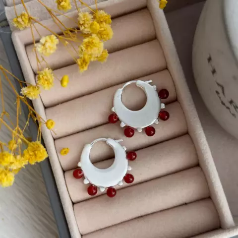 An image of a product called bordo muncuqlu gümüşü mat sırğa