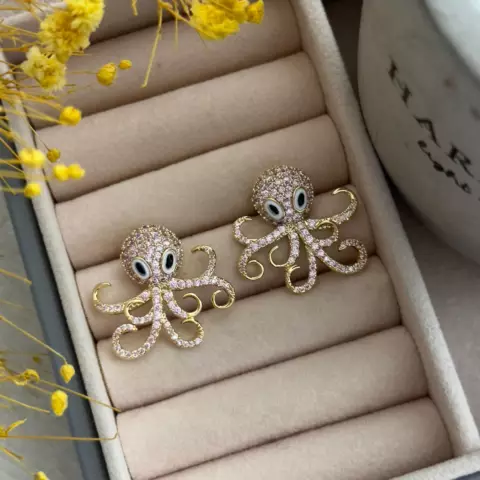 An image of a product called "oktapod" sırğa