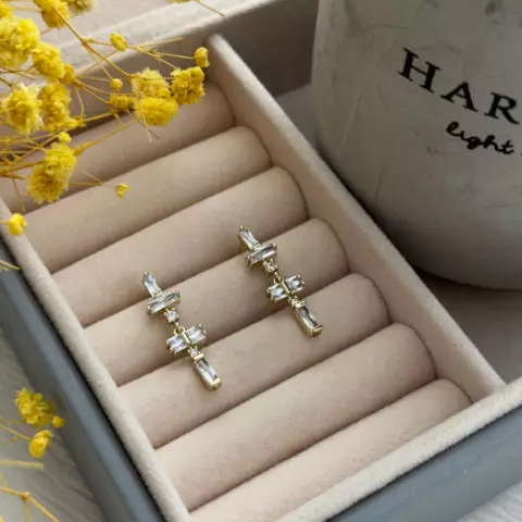 An image of a product called incə qaşlı sırğa