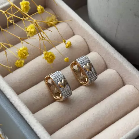 An image of a product called qaşlı ürək detallı sırğa