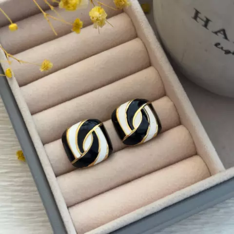 An image of a product called sırğa