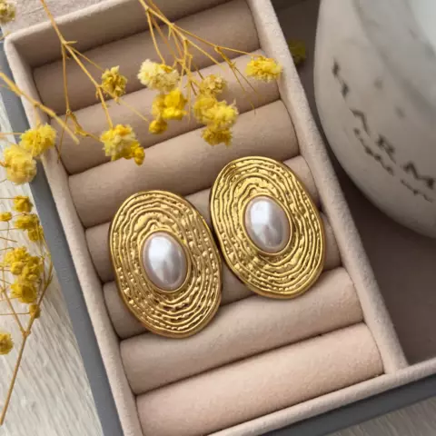 An image of a product called mirvari detallı oval sırğa