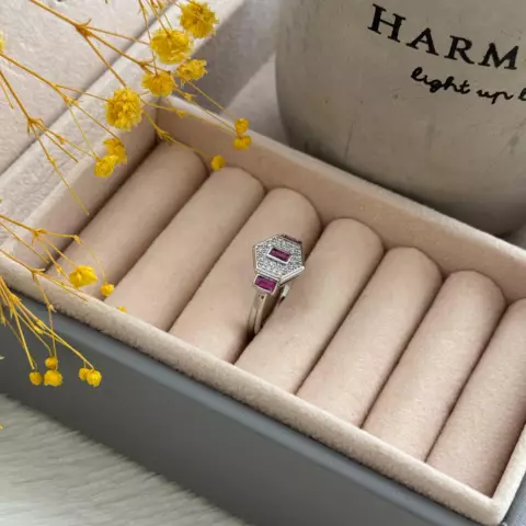 An image of a product called bənövşəyi qaşlı altıbucaqlı üzük