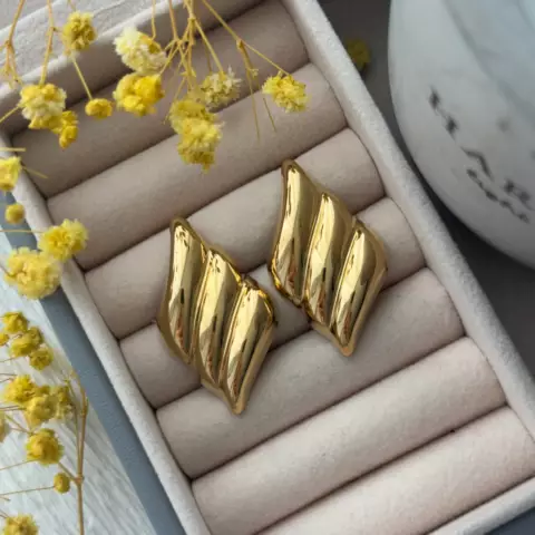 An image of a product called dalğalı sırğa