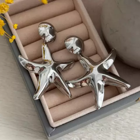 An image of a product called dəniz ulduzu sırğa