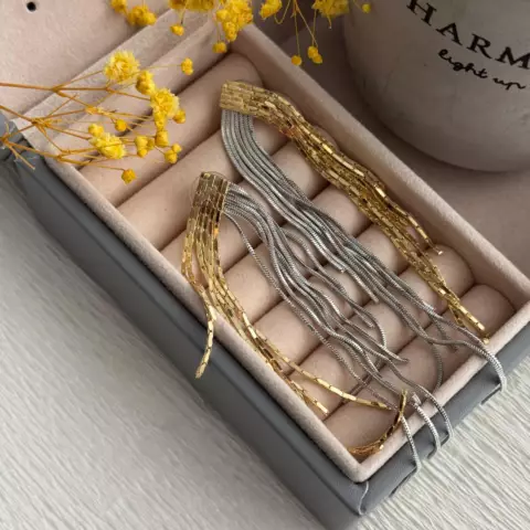 An image of a product called saçaqlı mix sırğa