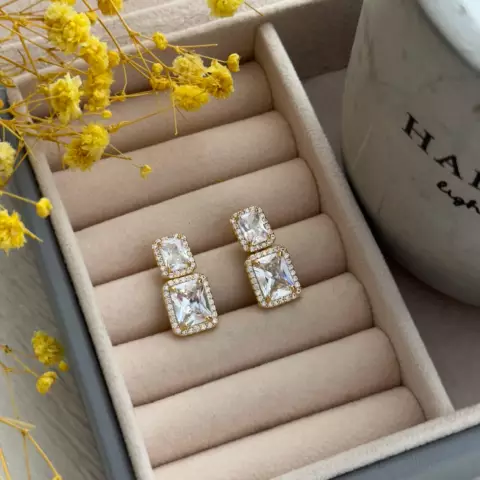 An image of a product called baget qaşlı qızılı sırğa