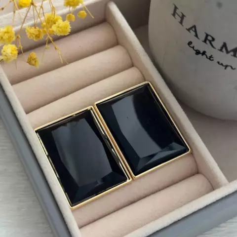An image of a product called qara qaşlı düzbucaqlı sırğa