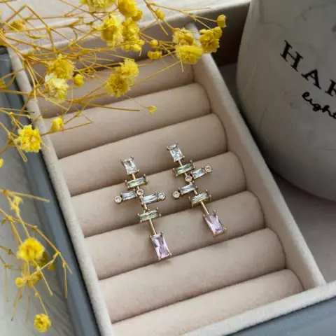 An image of a product called rəngli qaşlı incə sırğa