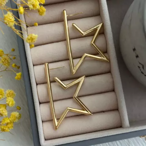 An image of a product called qızılı ulduz sırğa