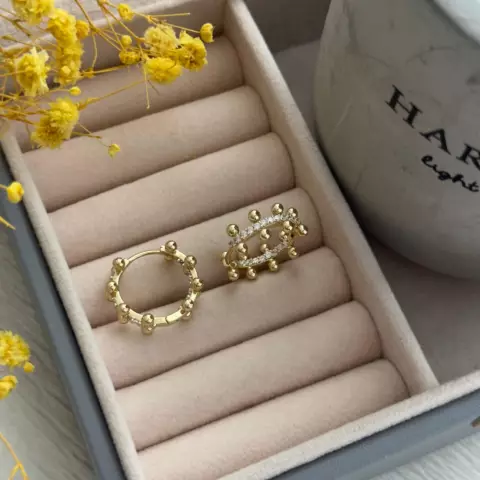 An image of a product called qaşlı halqa sırğa
