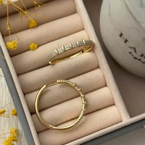 An image of a product called qızılı qaşlı halqa sırğa
