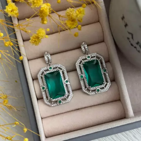An image of a product called firuzəyi qaşlı düzbucaqlı sırğa