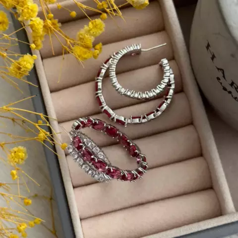 An image of a product called çəhrayı qaşlı halqa sırğa