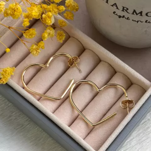 An image of a product called ürək formalı sırğa