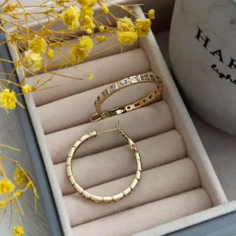 An image of a product called qaşlı halqa sırğa