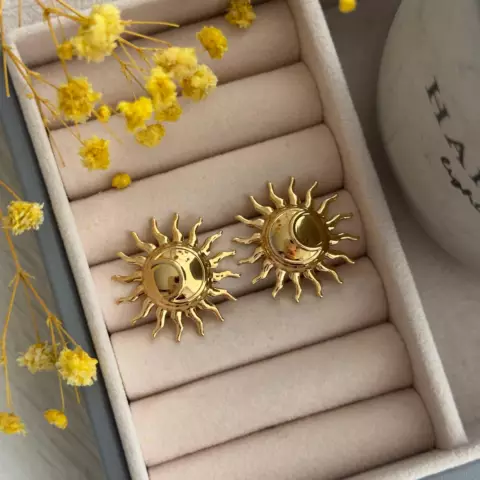 An image of a product called qızılı günəş sırğa
