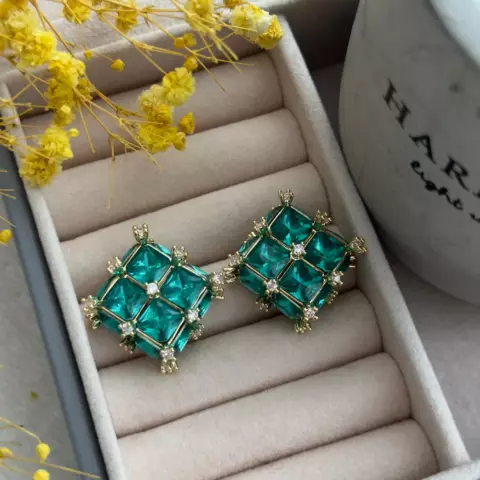 An image of a product called firuzəyi qaşlı sırğa